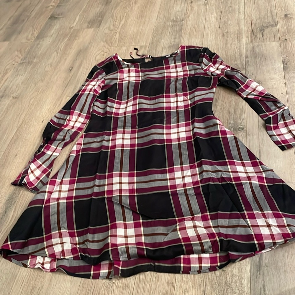 Cute fall/winter dress.